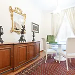 Spanish Steps Hills Apartment